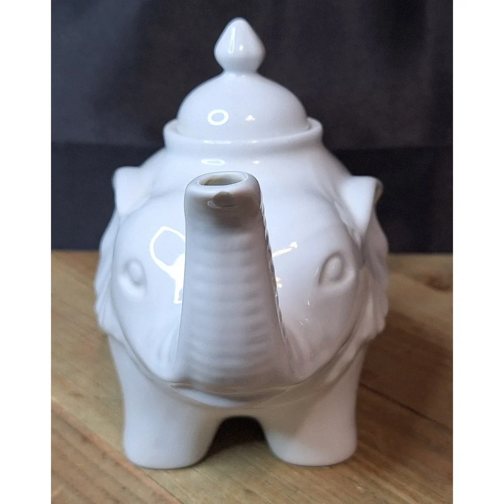 BIA Cordon Bleu White Porcelain Elephant Teapot Ceramic Glossy Animal Pitcher